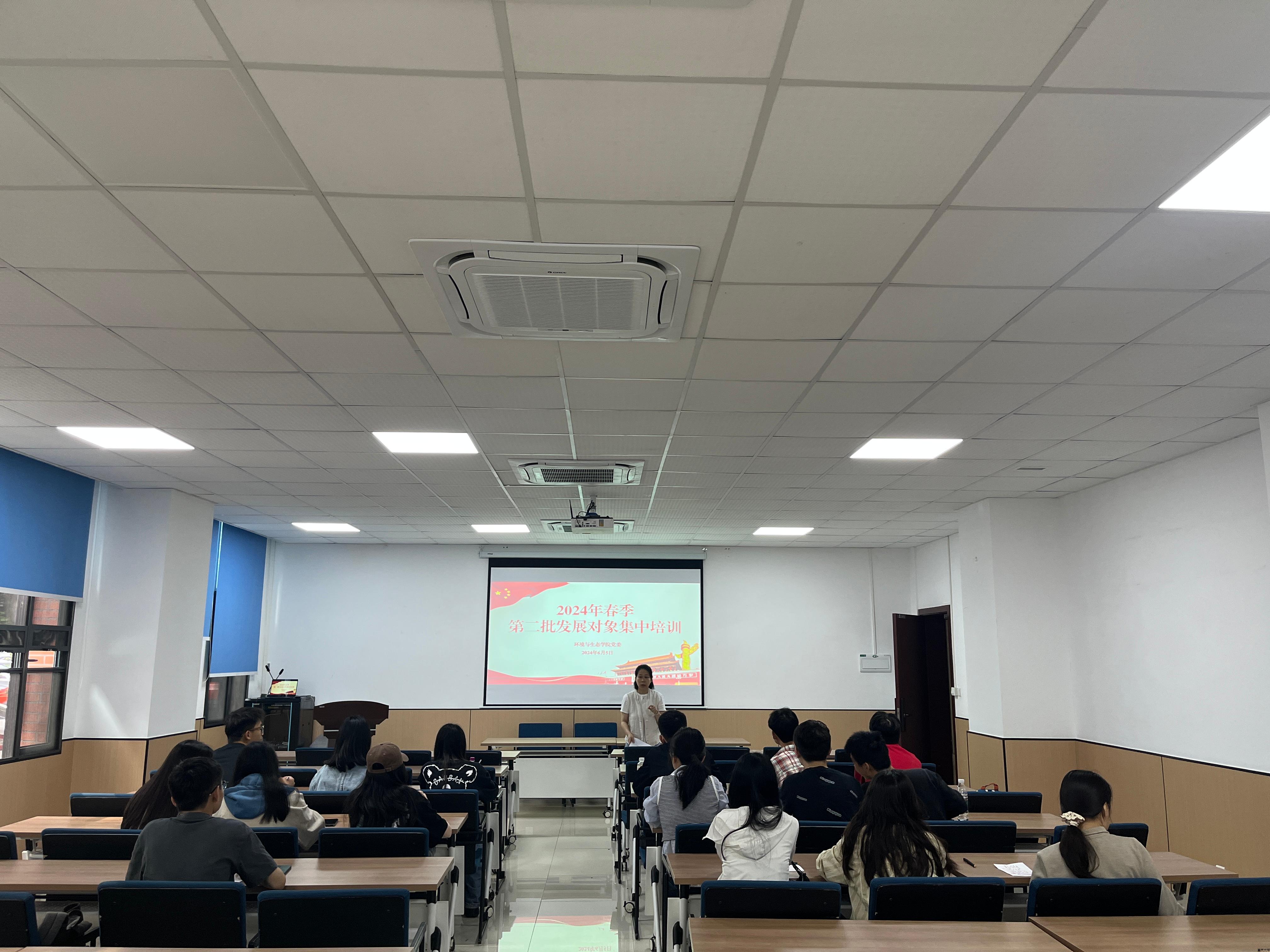 环境学院1.jpg
