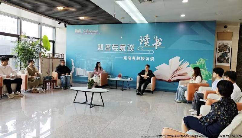 宛主任谈读书.jpg