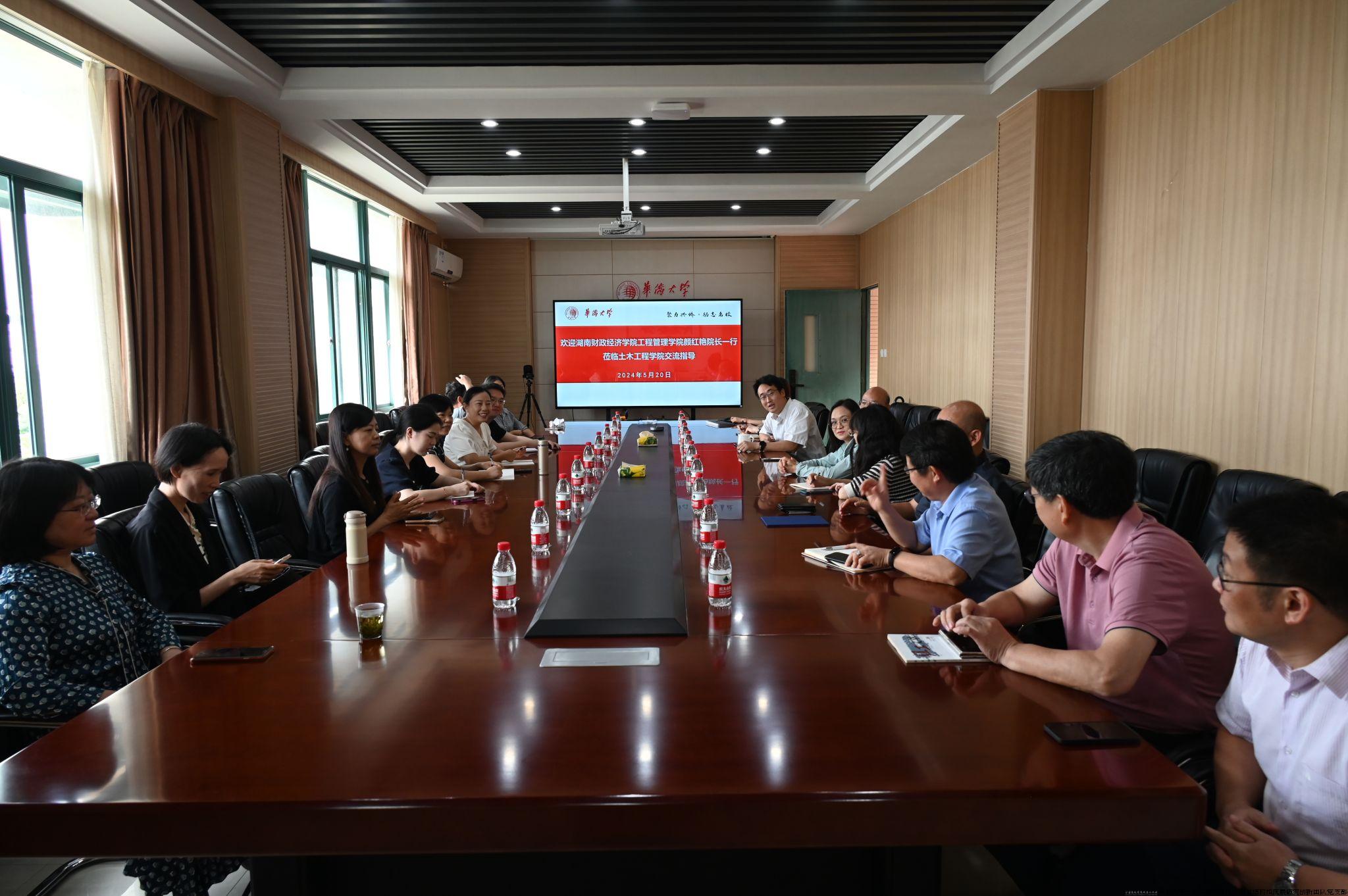 座谈会现场.jpg