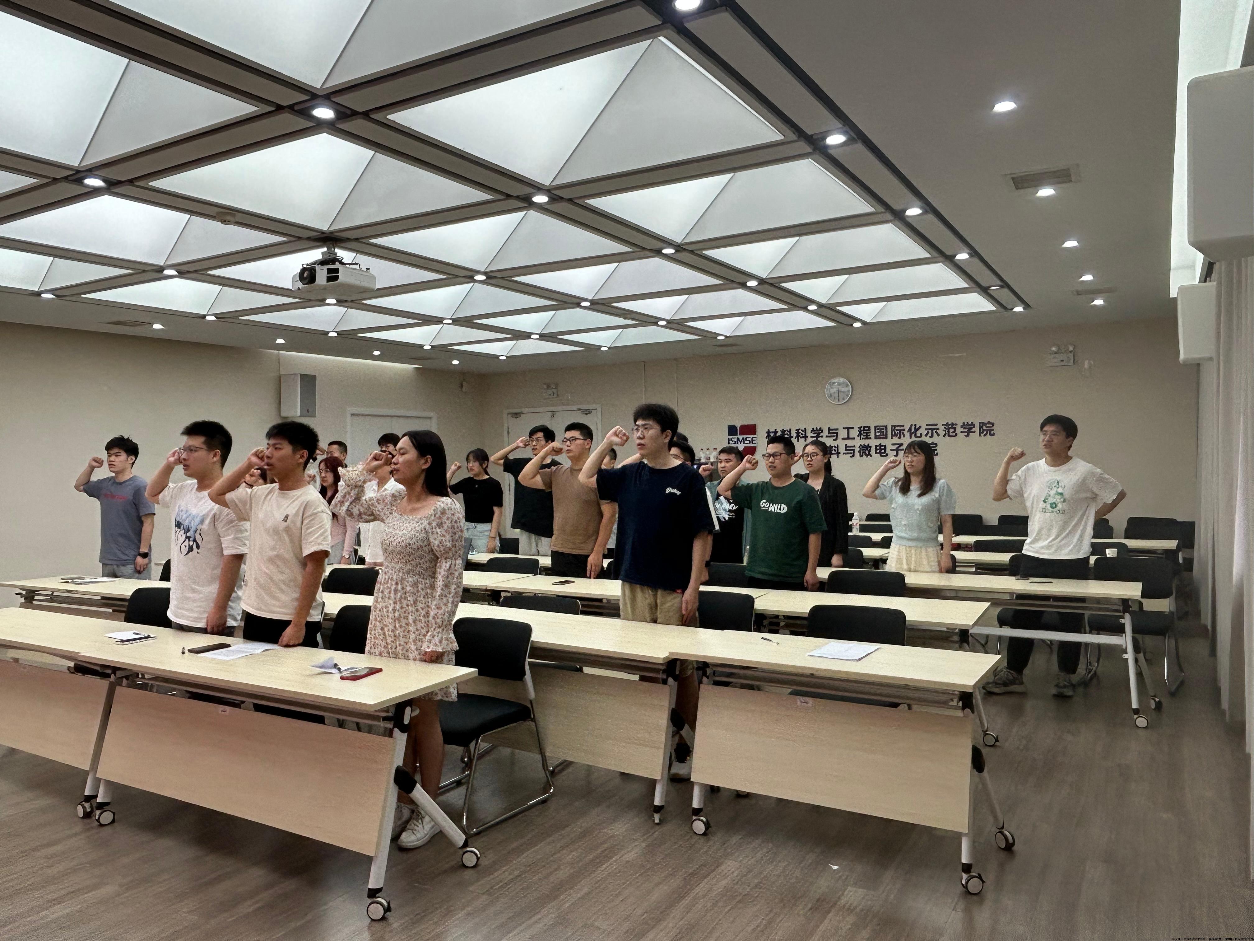 图2 入党宣誓.JPG