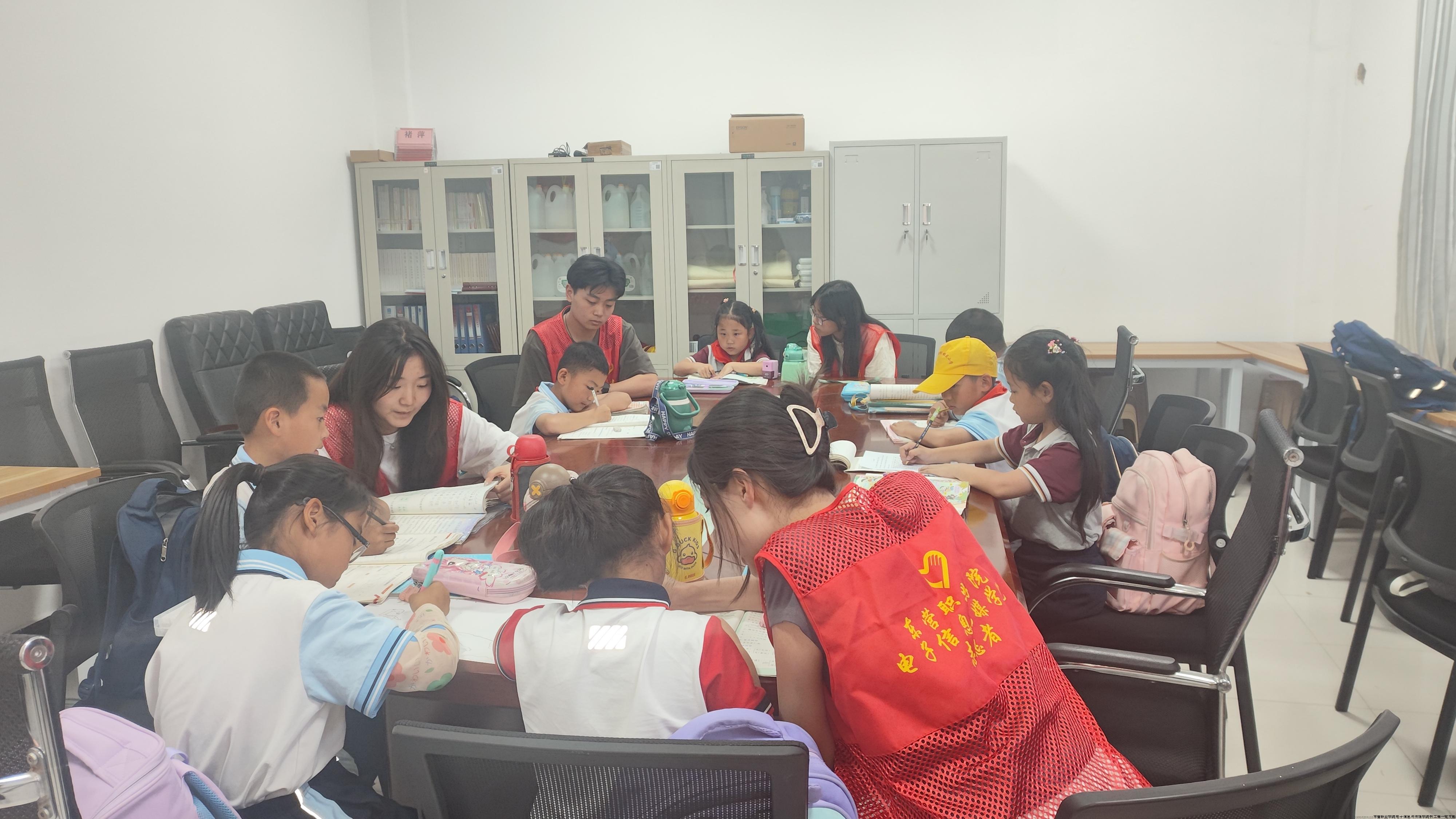 志愿服务结对项目“放学来吧”课堂开课2.jpg