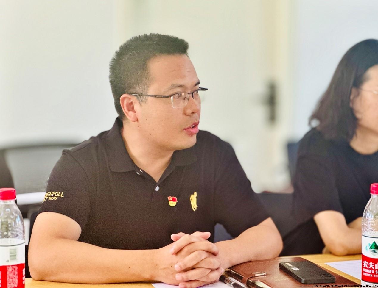 胡登洲进行发言.jpg