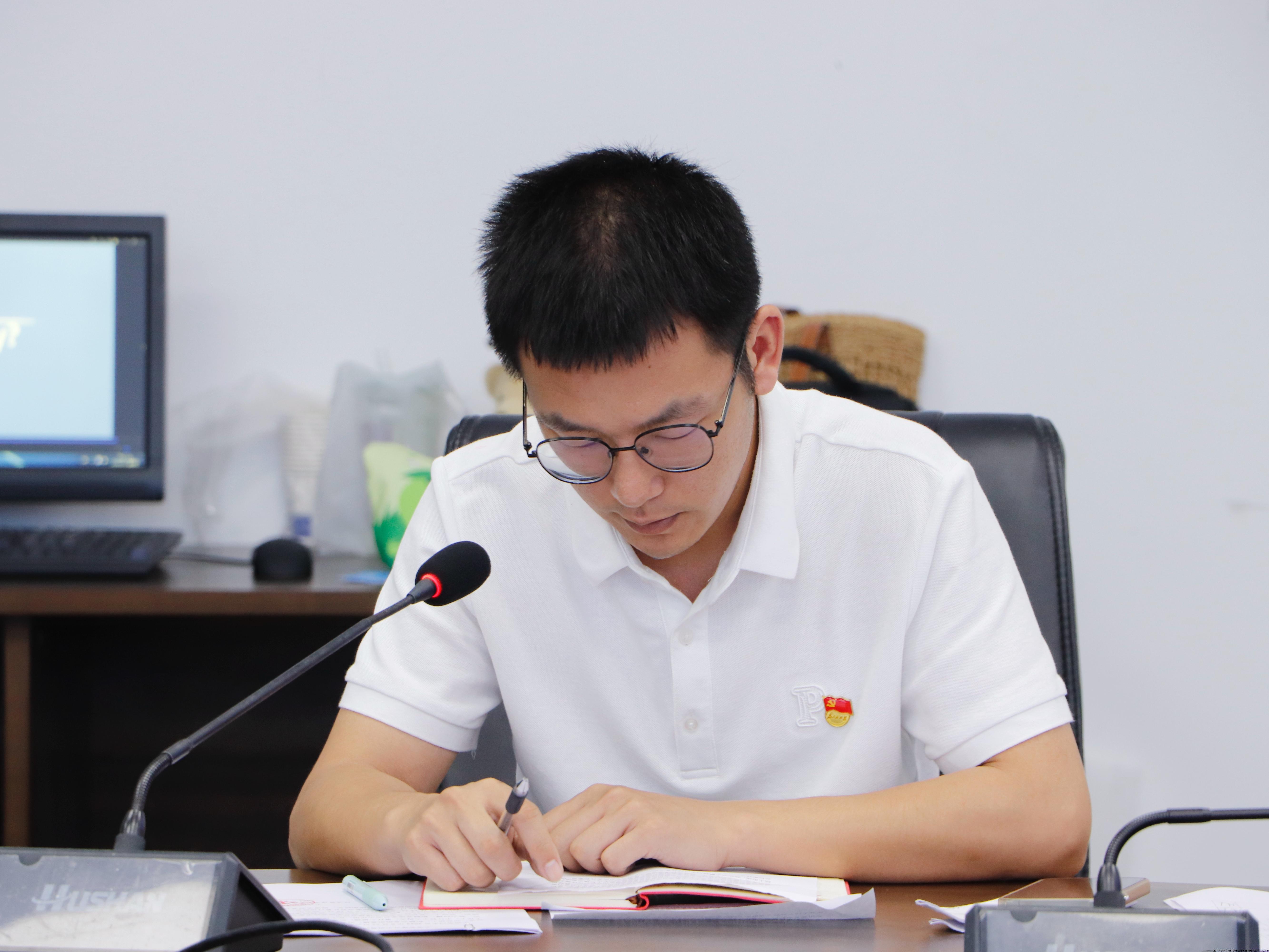 宣布表决结果.jpg