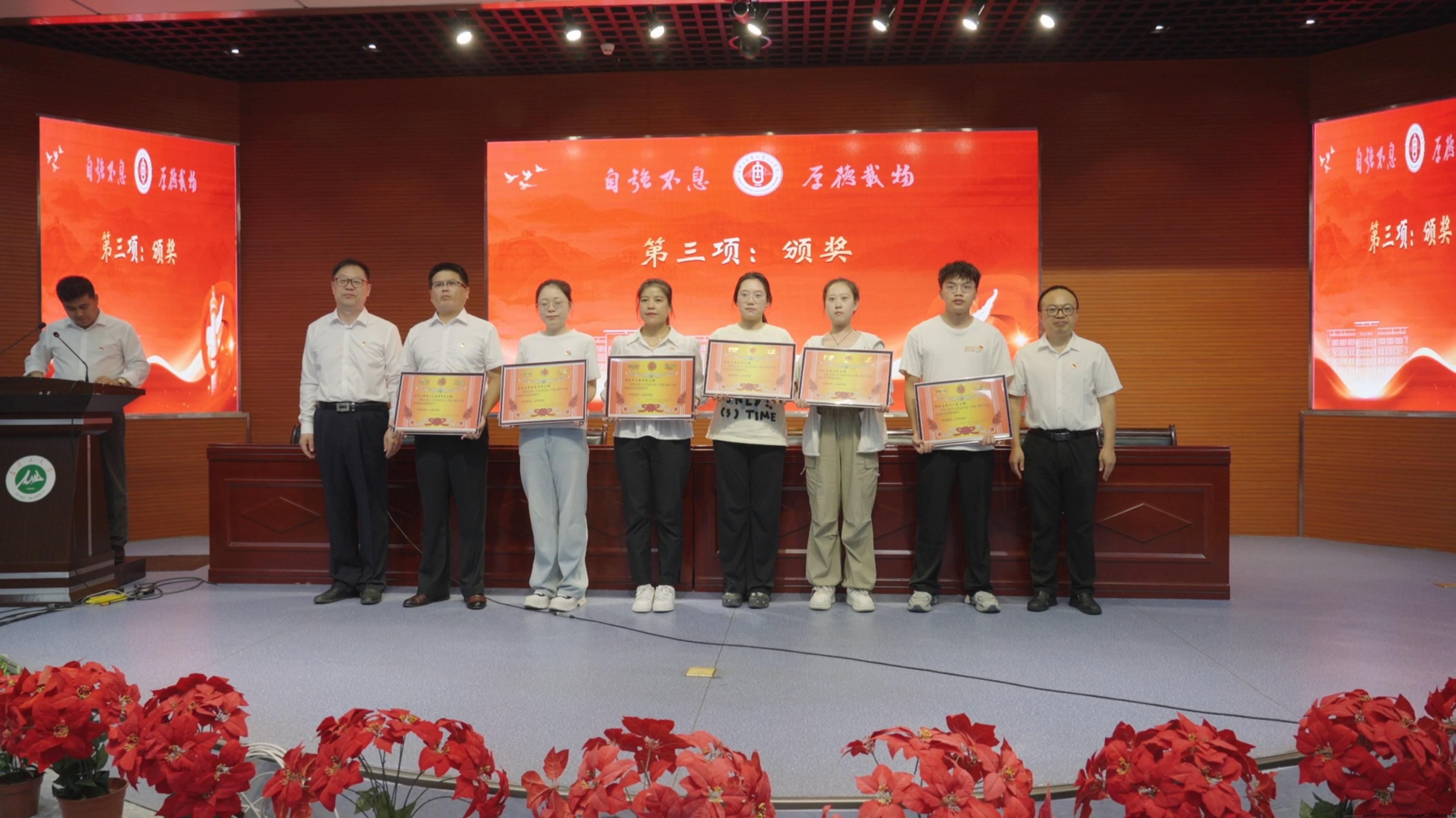 基层组织拍照.jpg 基层组织拍照.jpg