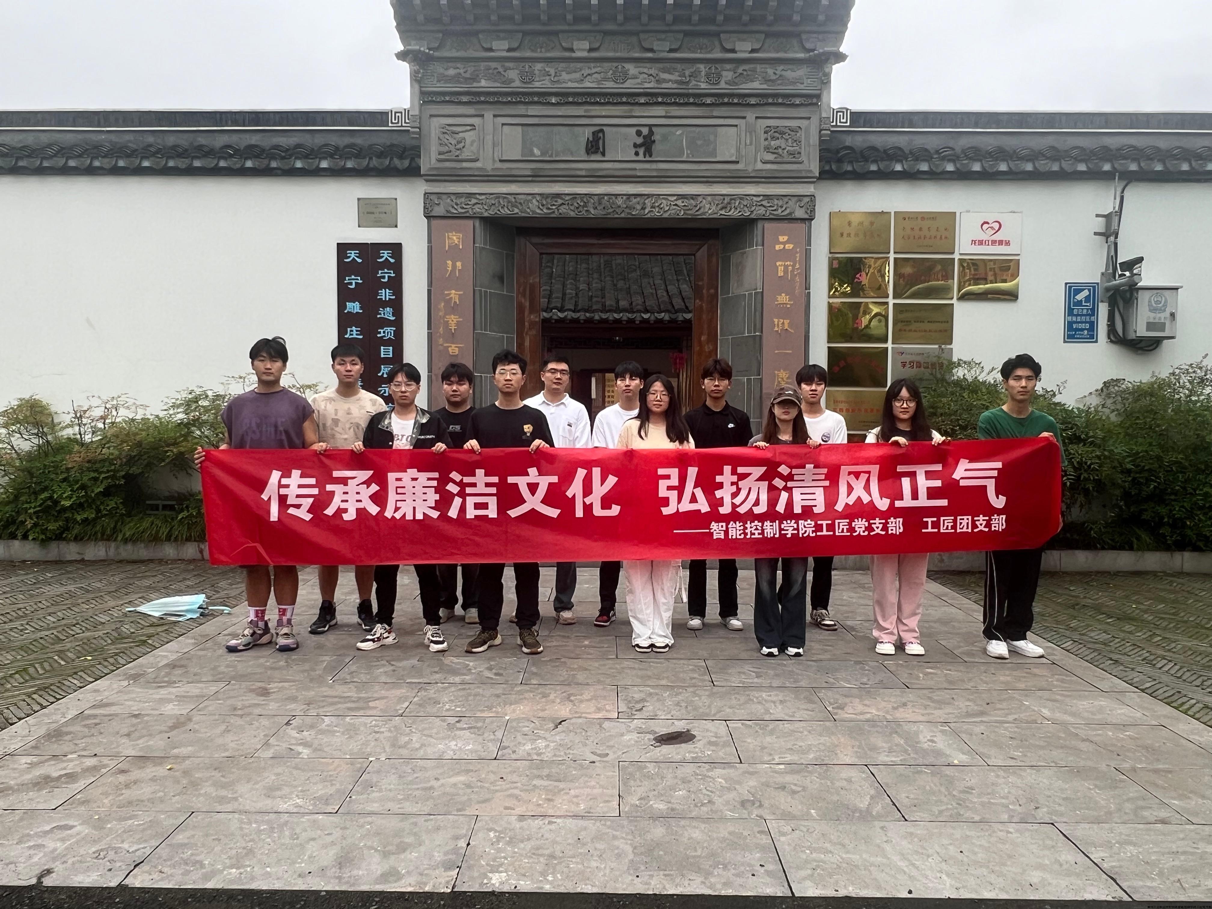 合影.jpg