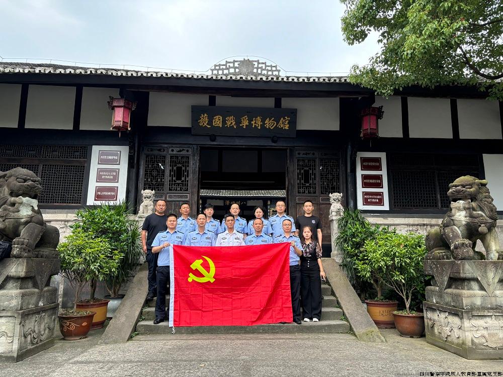 参观护国战争纪念馆.jpg