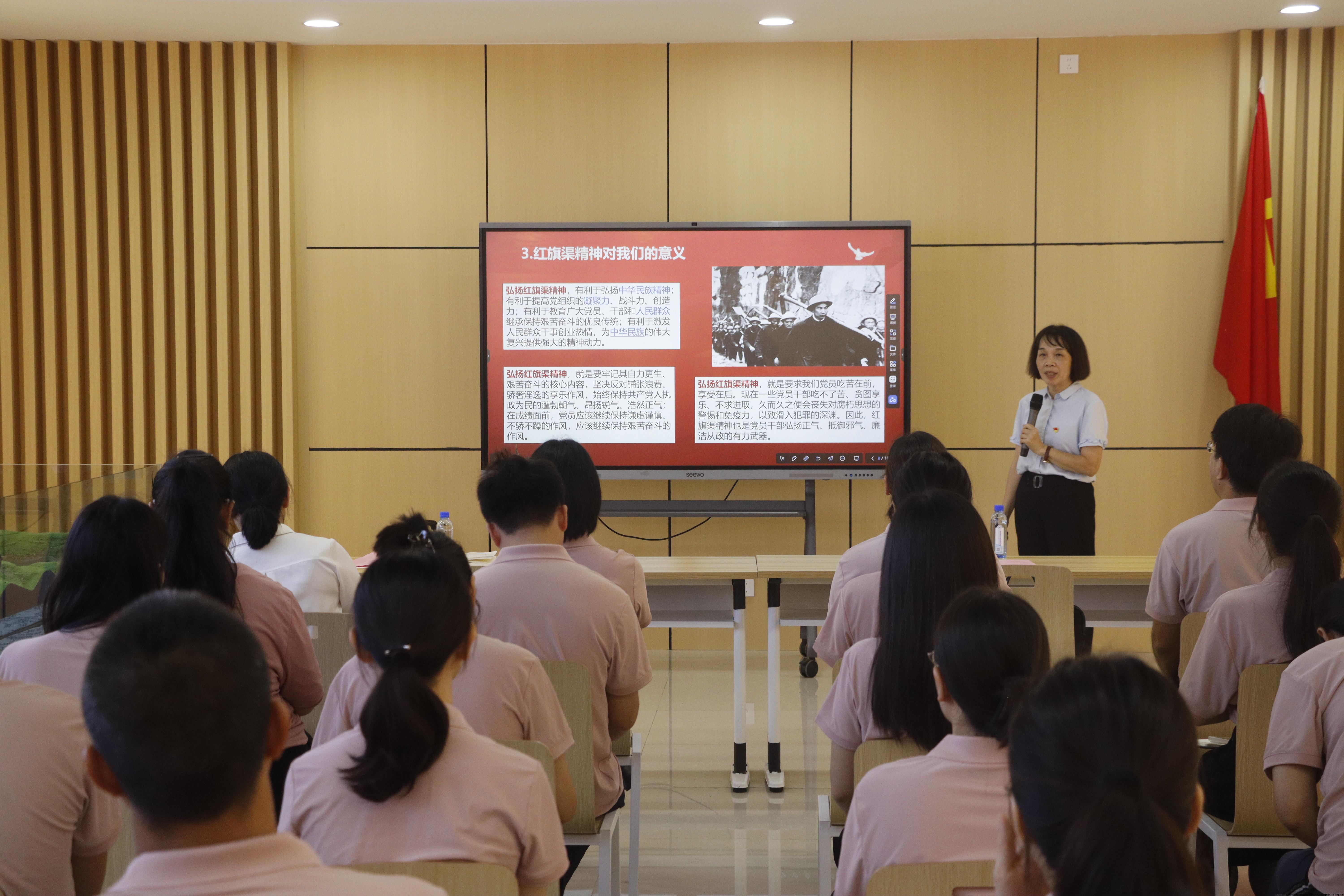 水利工程学院党总支书记余金凤上微党课.JPG