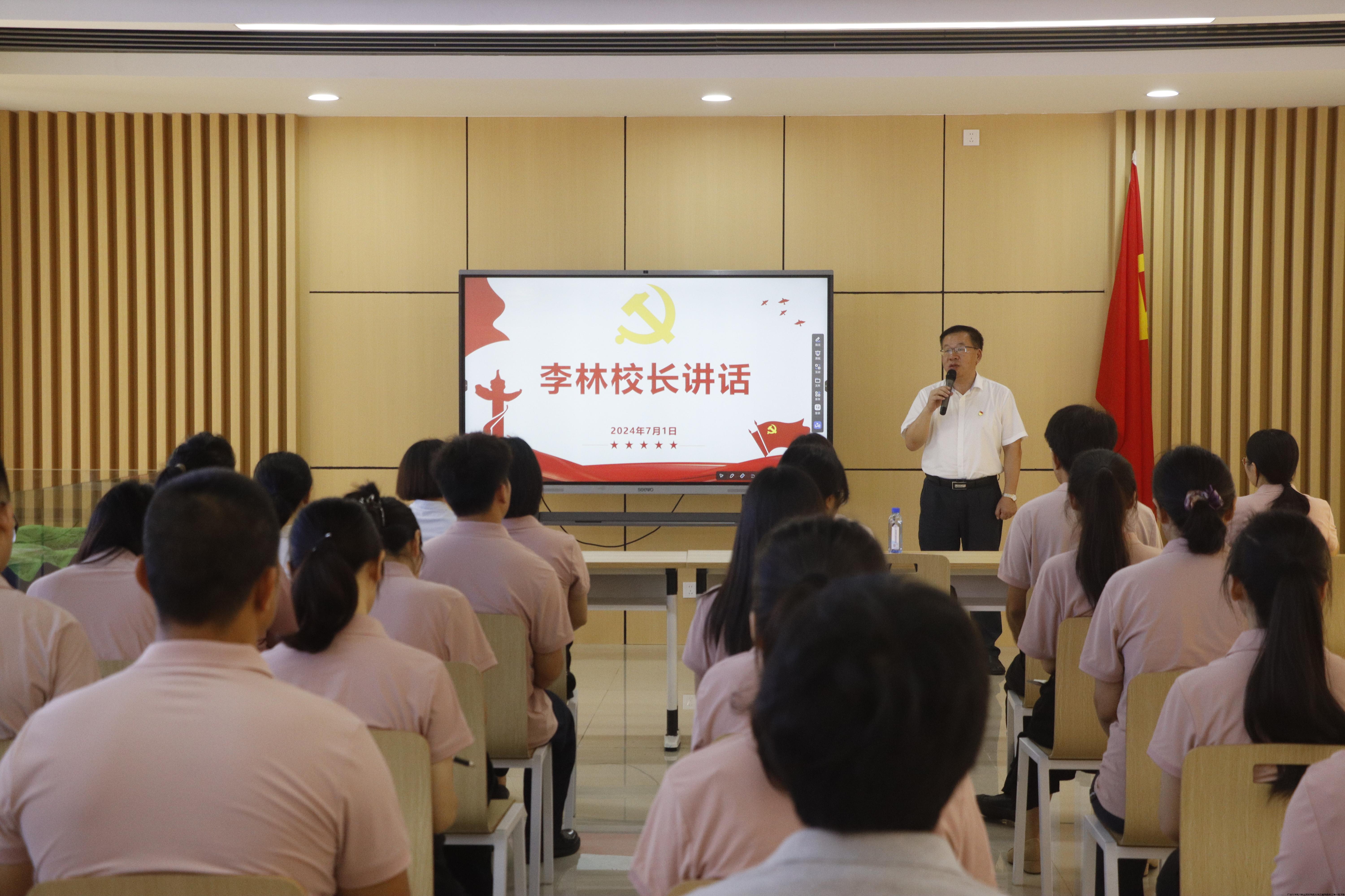 学校校长李林讲话.JPG