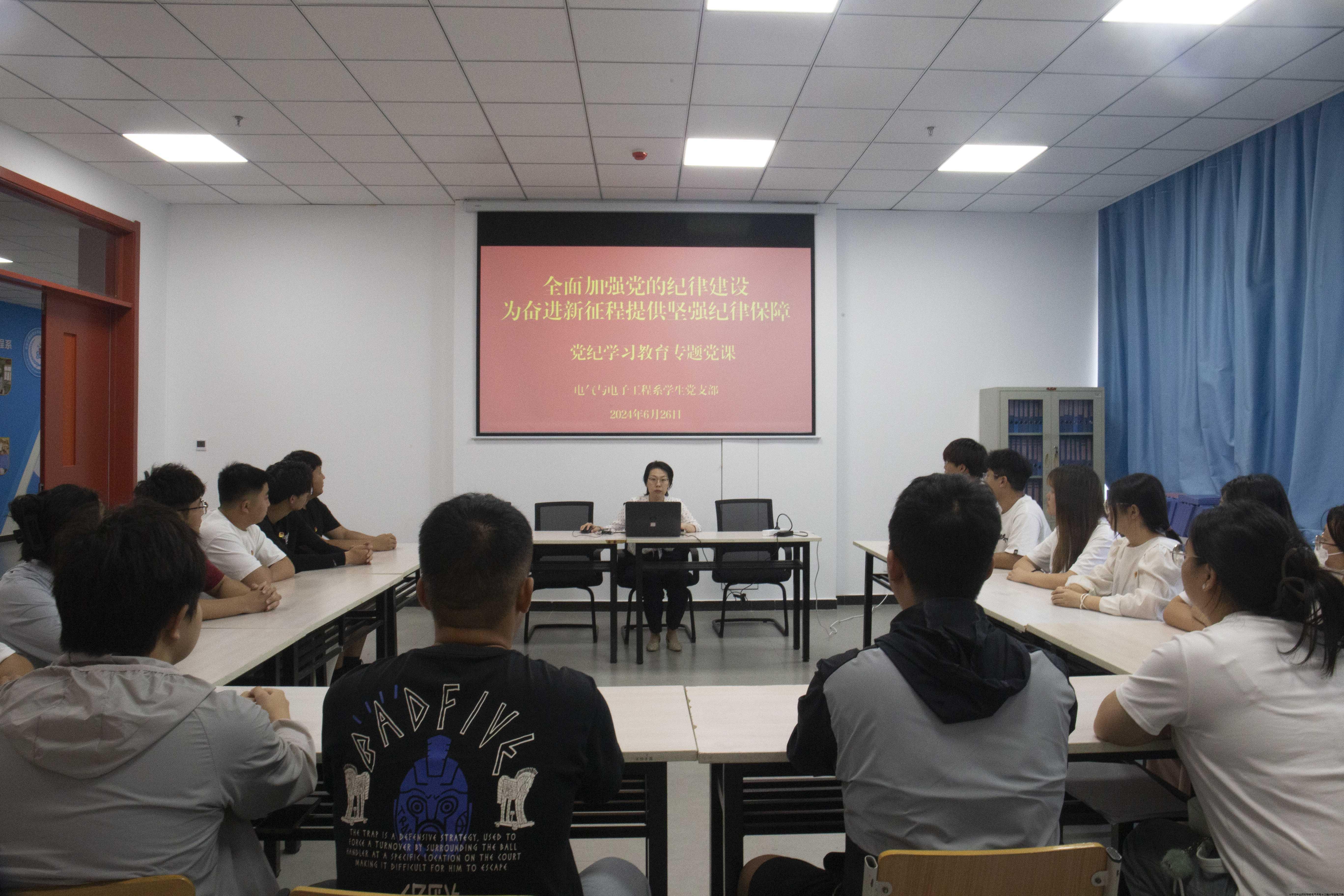 2.共上一次党课.jpg