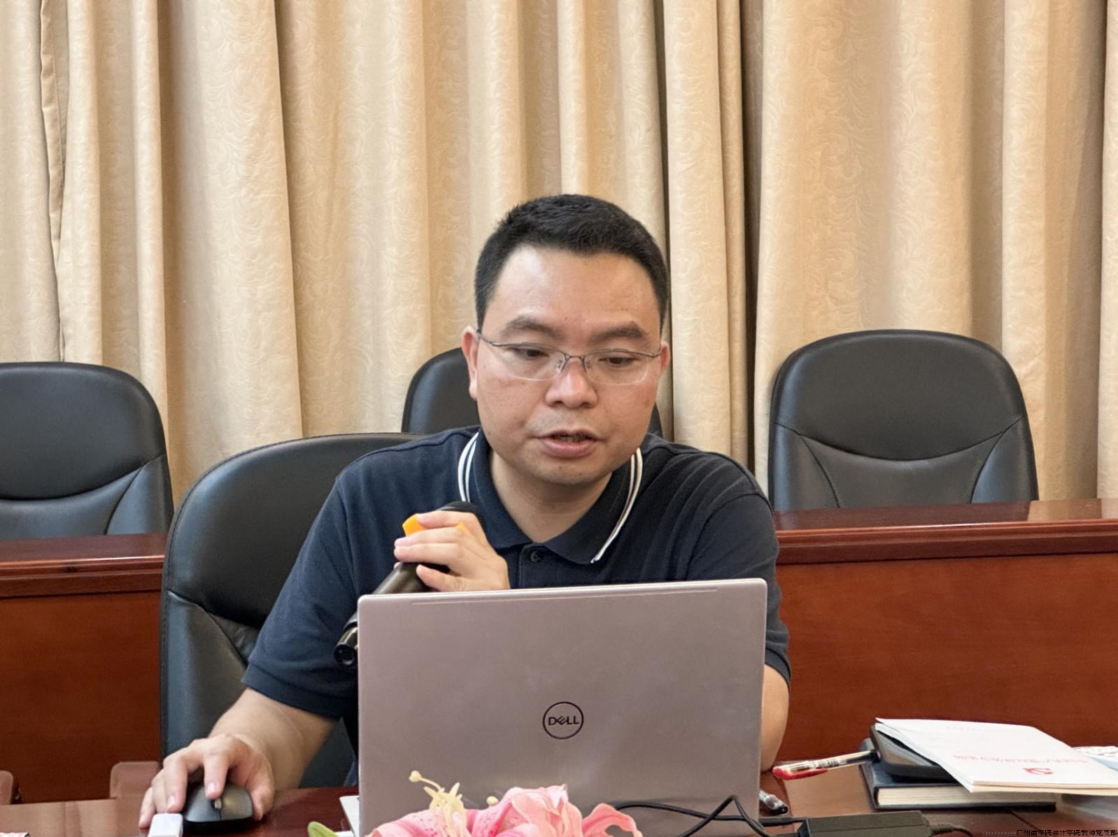 谢伟峰主持活动2.png