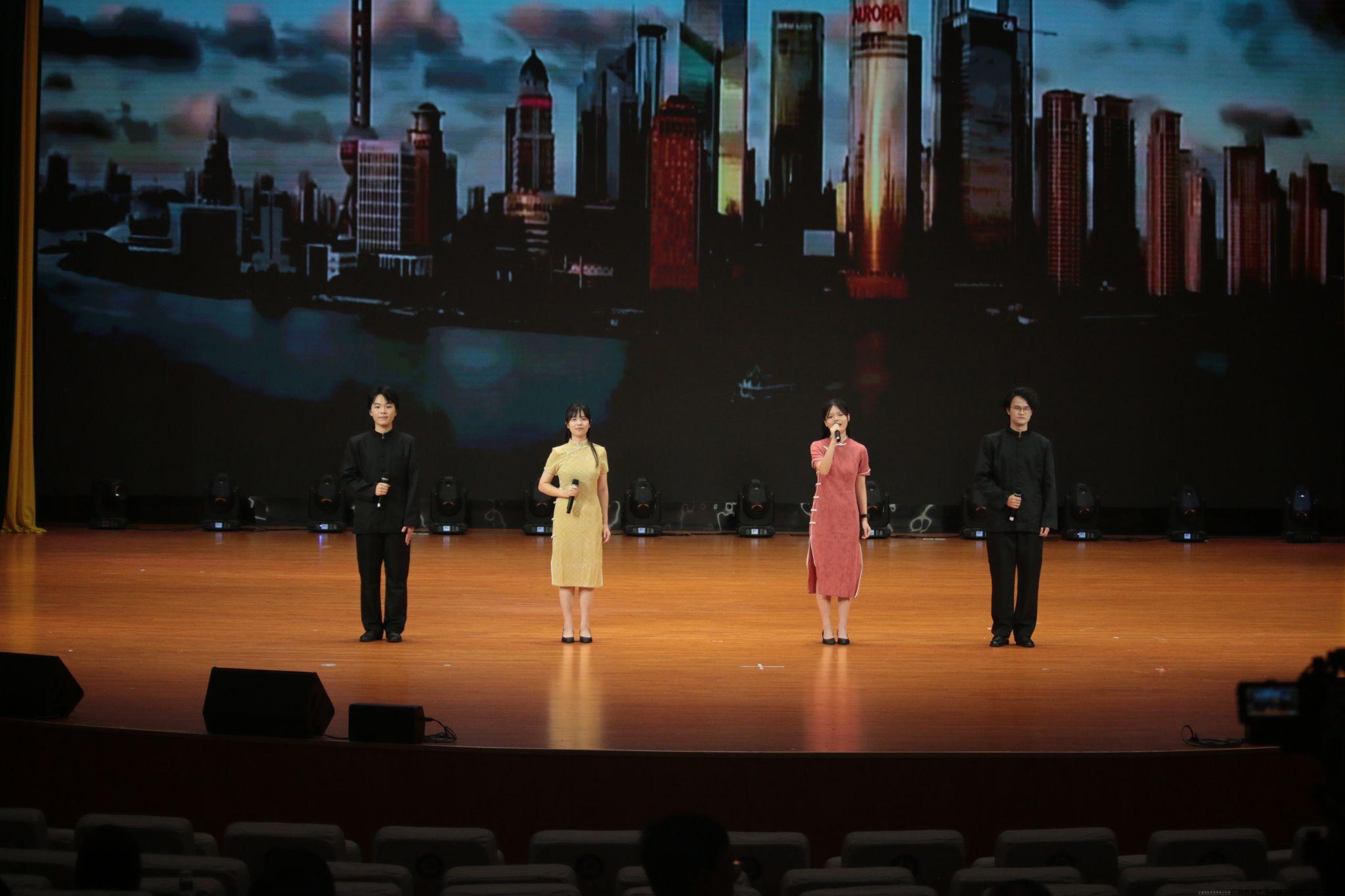 非专业集体组梁惠诗等朗诵《诗意中国》