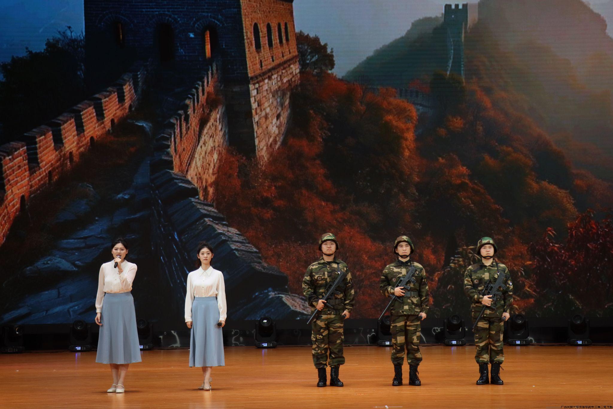 专业集体组张炜晔等朗诵《雪域线上的故事》