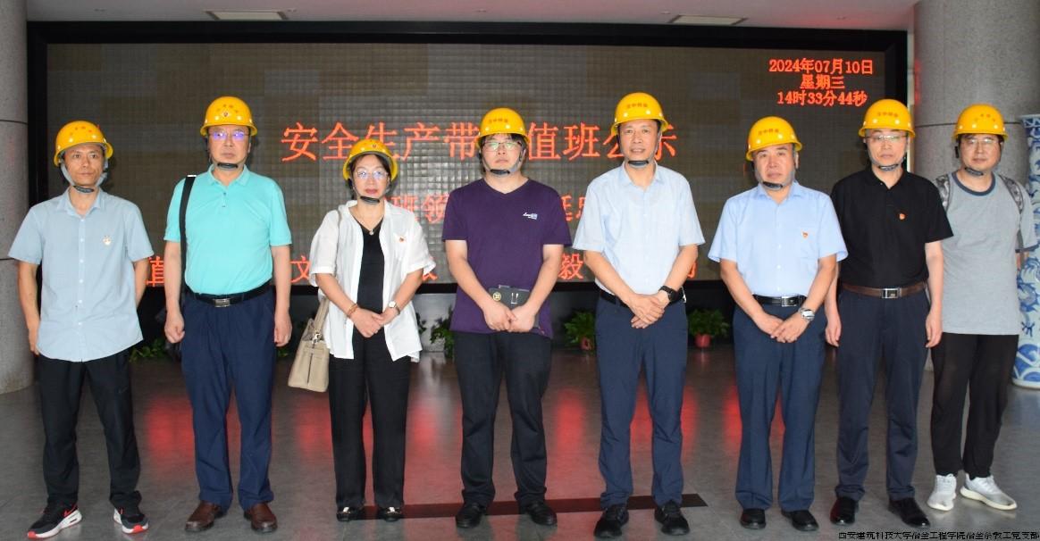 图1 现场生产线参观.jpg