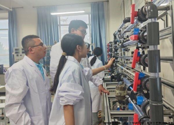 比赛现场.jpg 比赛现场.jpg