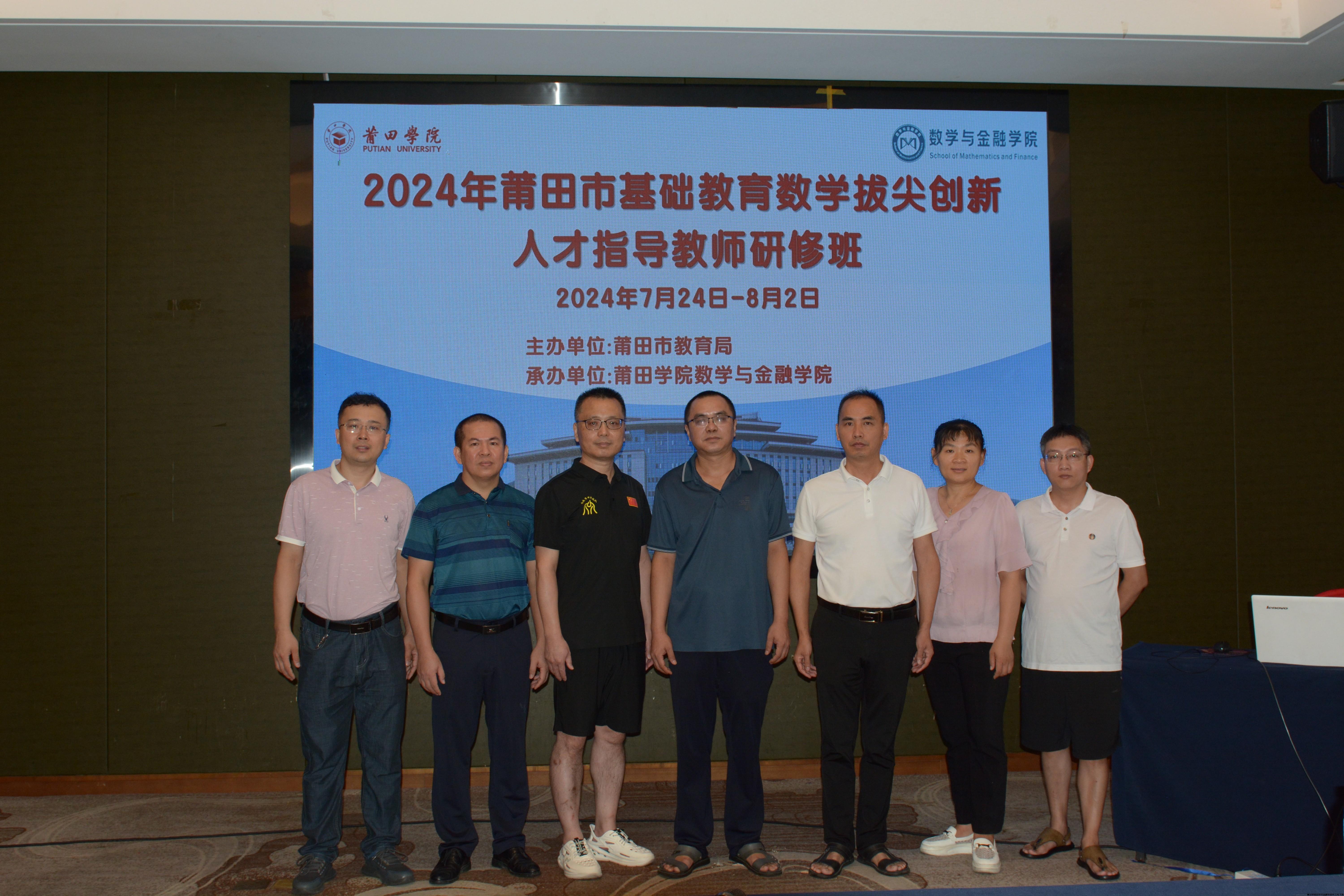 工作人员合影(1).jpg 工作人员合影(1).jpg