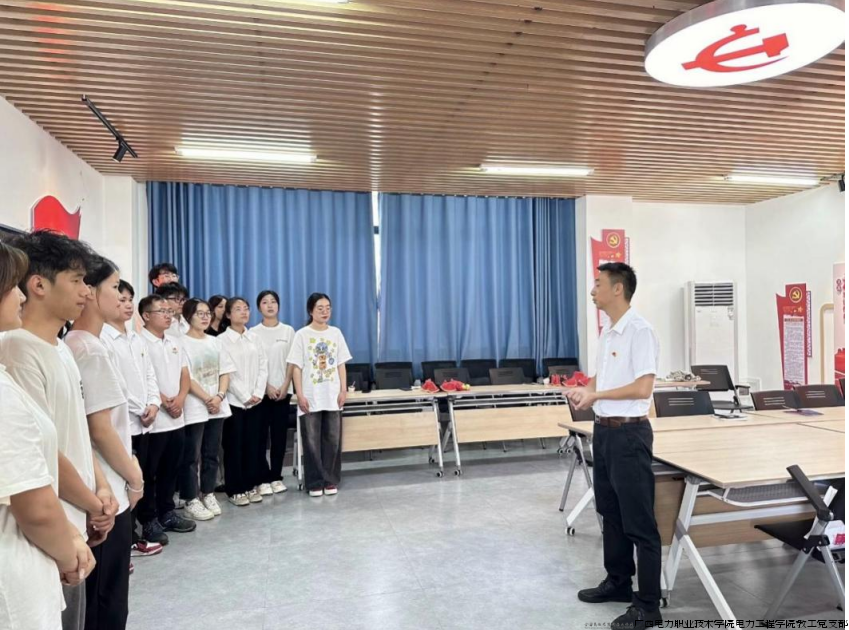 党总支书记禤展铭讲话.png