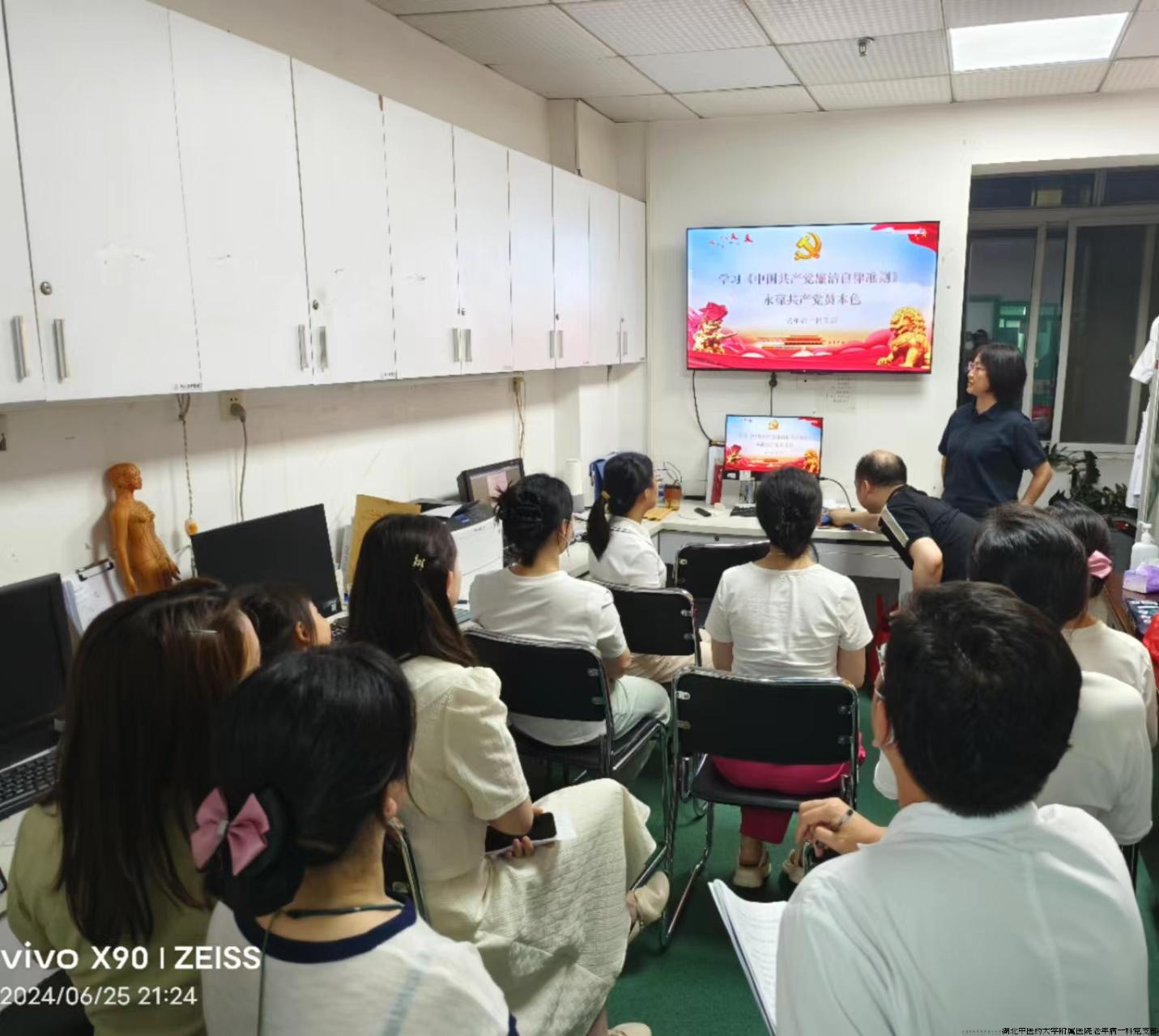 书记讲党课.jpg
