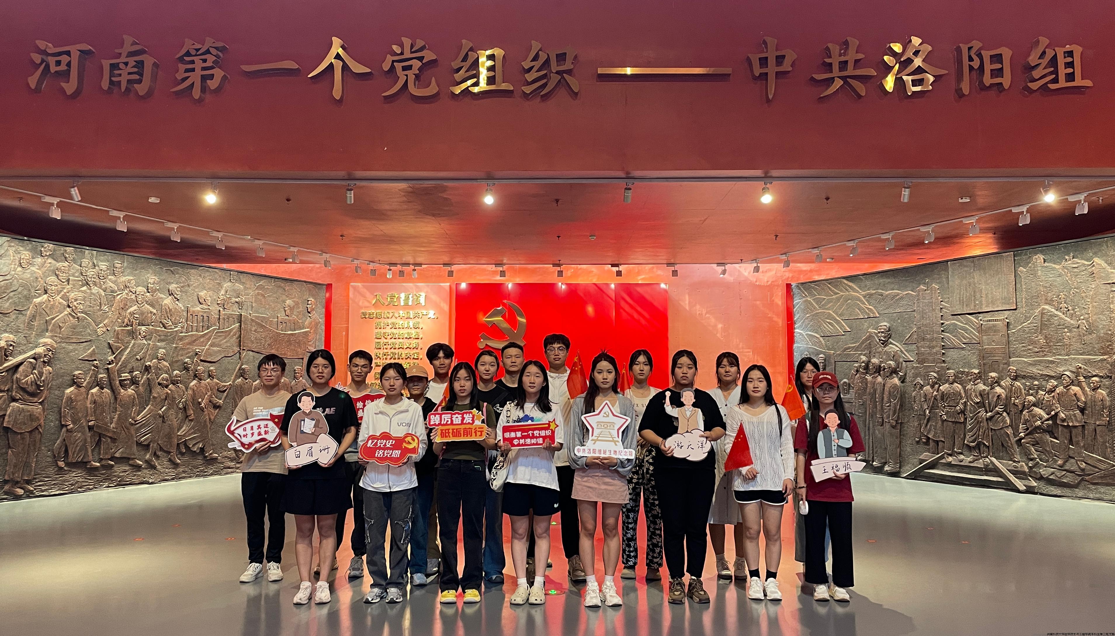医影222班全体成员合影.jpg