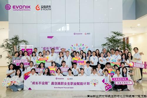 集体合影留念.jpg 集体合影留念.jpg