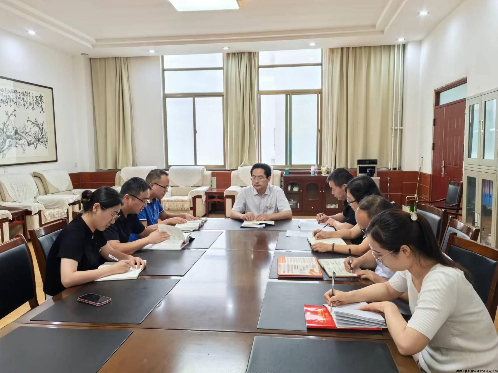 理论学习+支部书记上党课.jpg