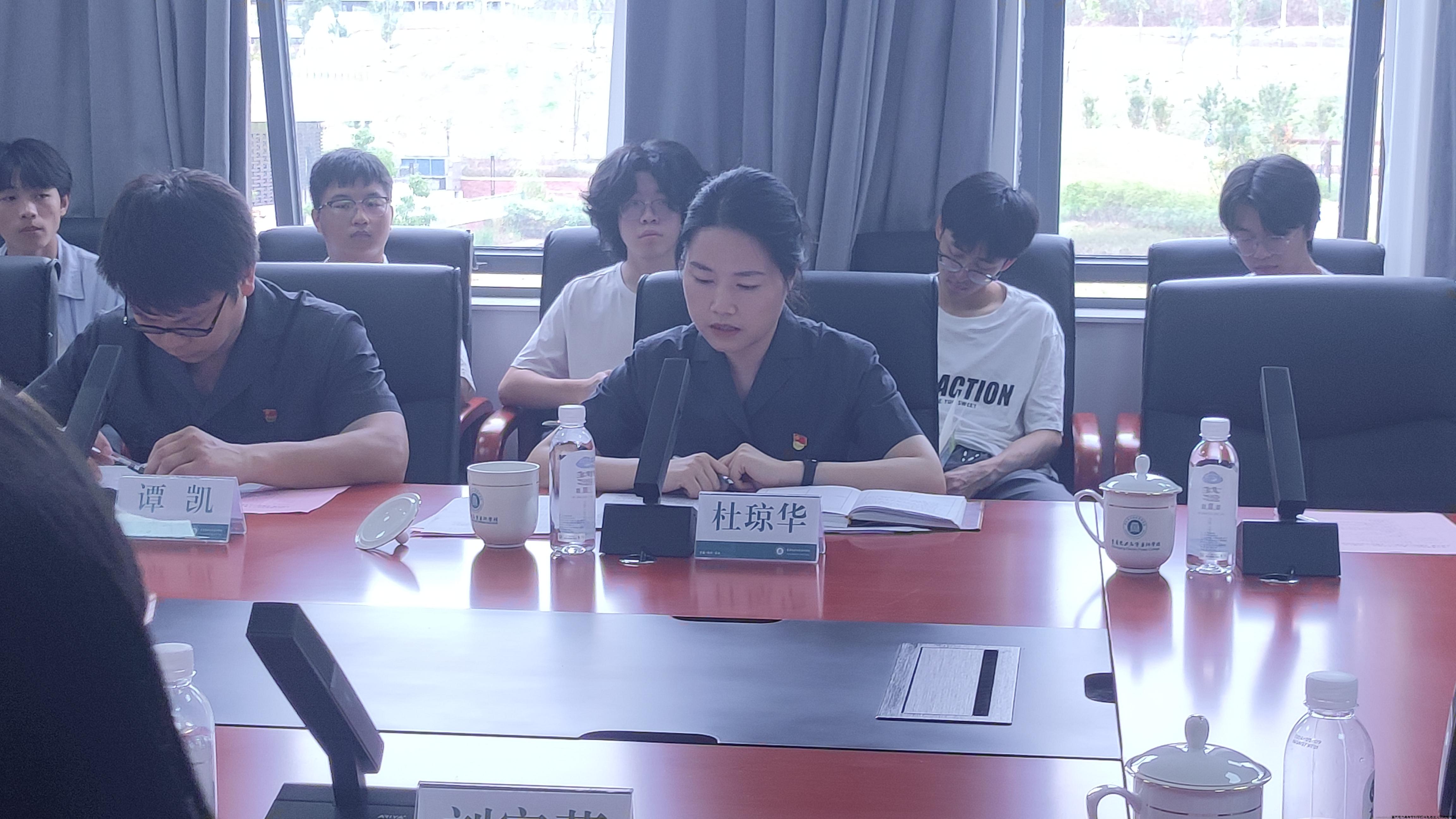 潼南区法院民一庭党支部杜琼华为电力高专学生讲授法治课.jpg