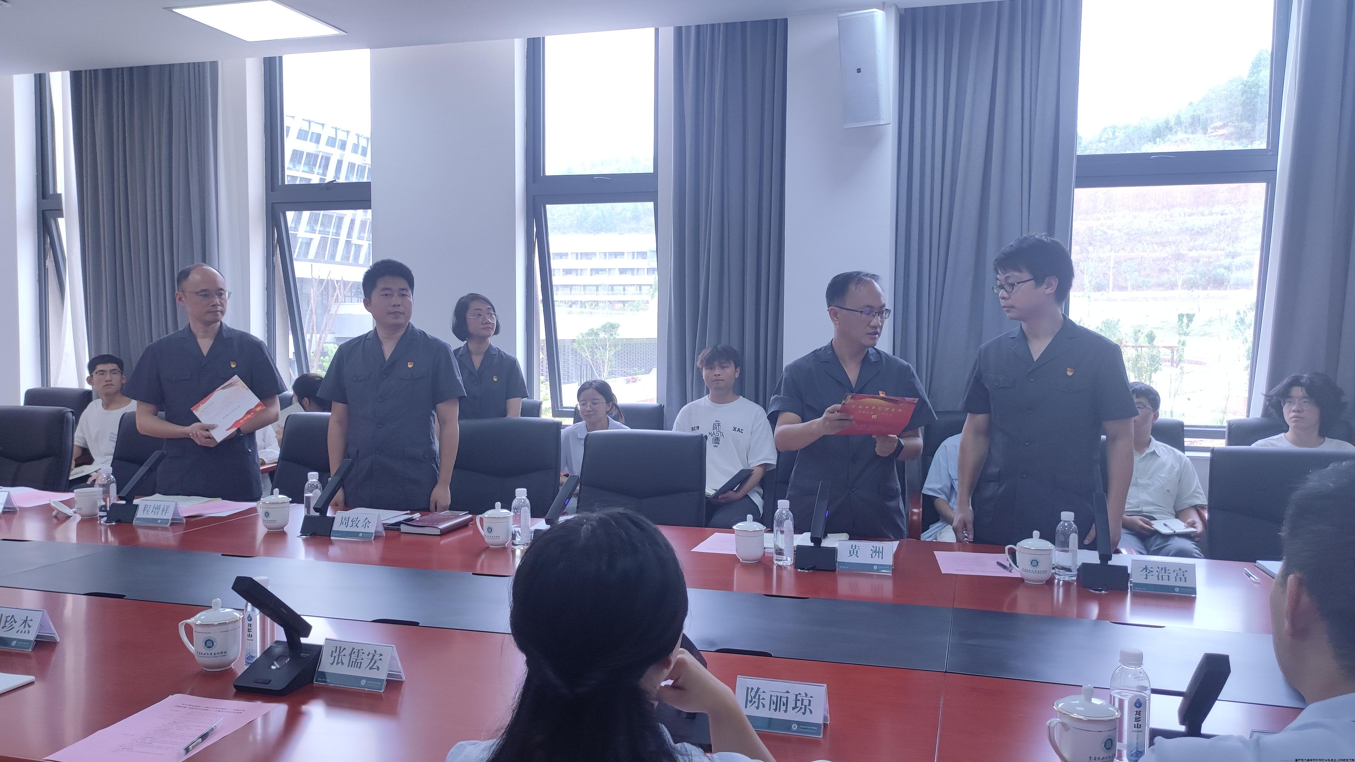 为党员发放政治生日贺卡.jpg