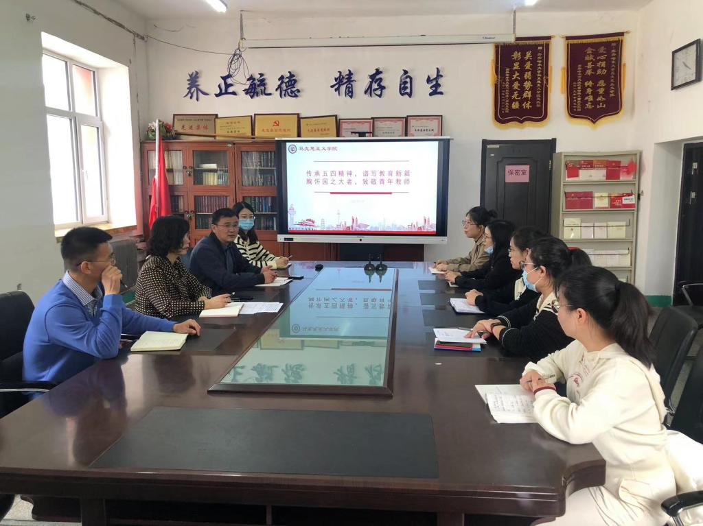 座谈会2.png