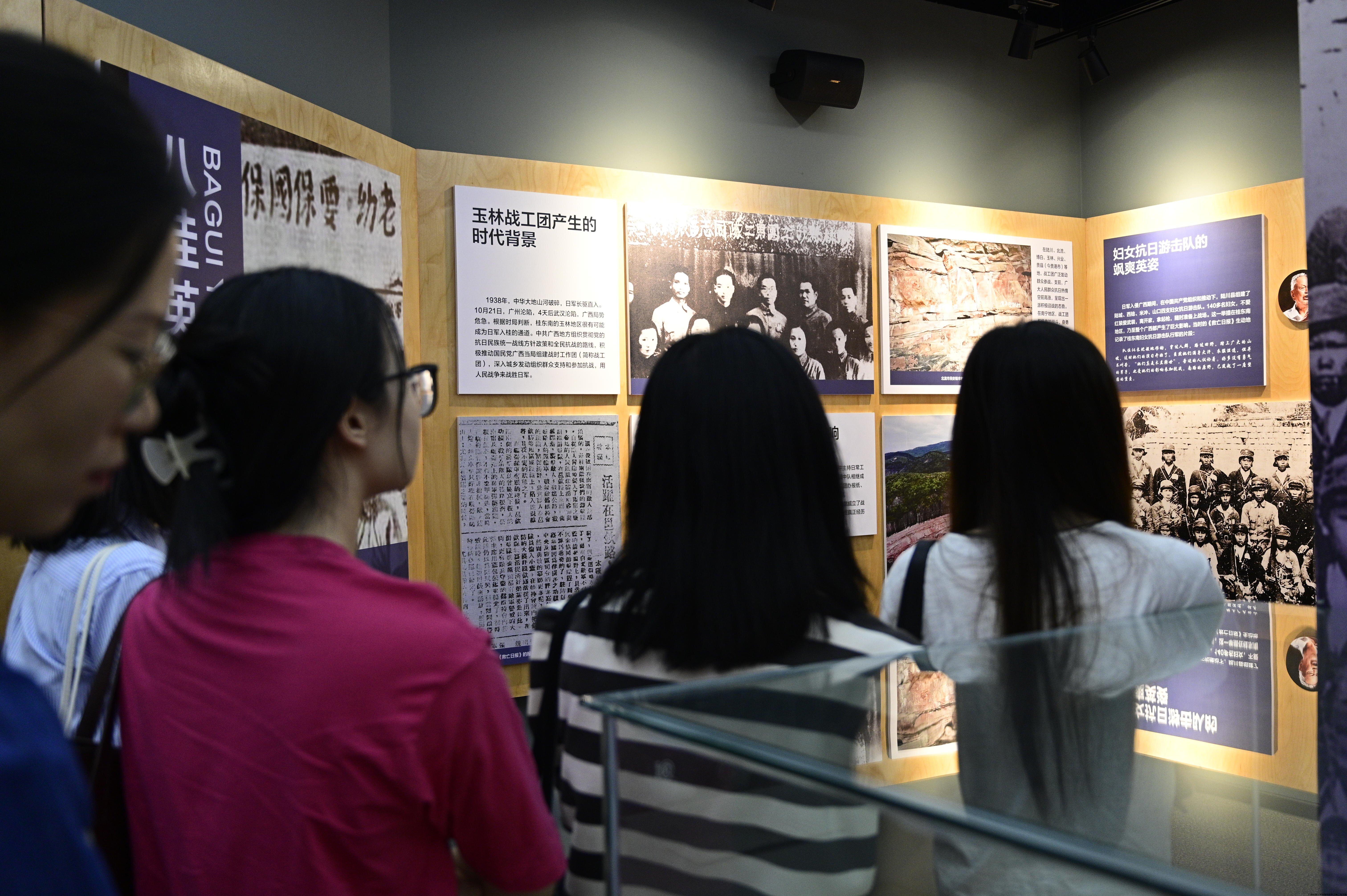 师生重温革命历史