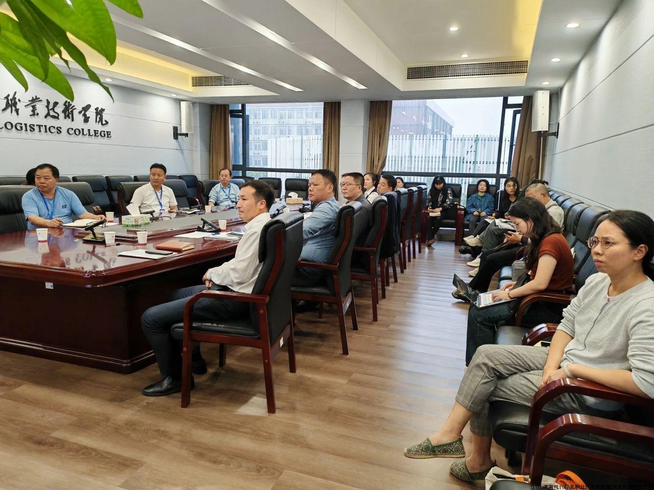 思政课专题研讨会现场.jpg