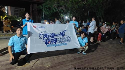 “蘑菇云‘两弹一星’精神”宣讲团成员合影.jpg