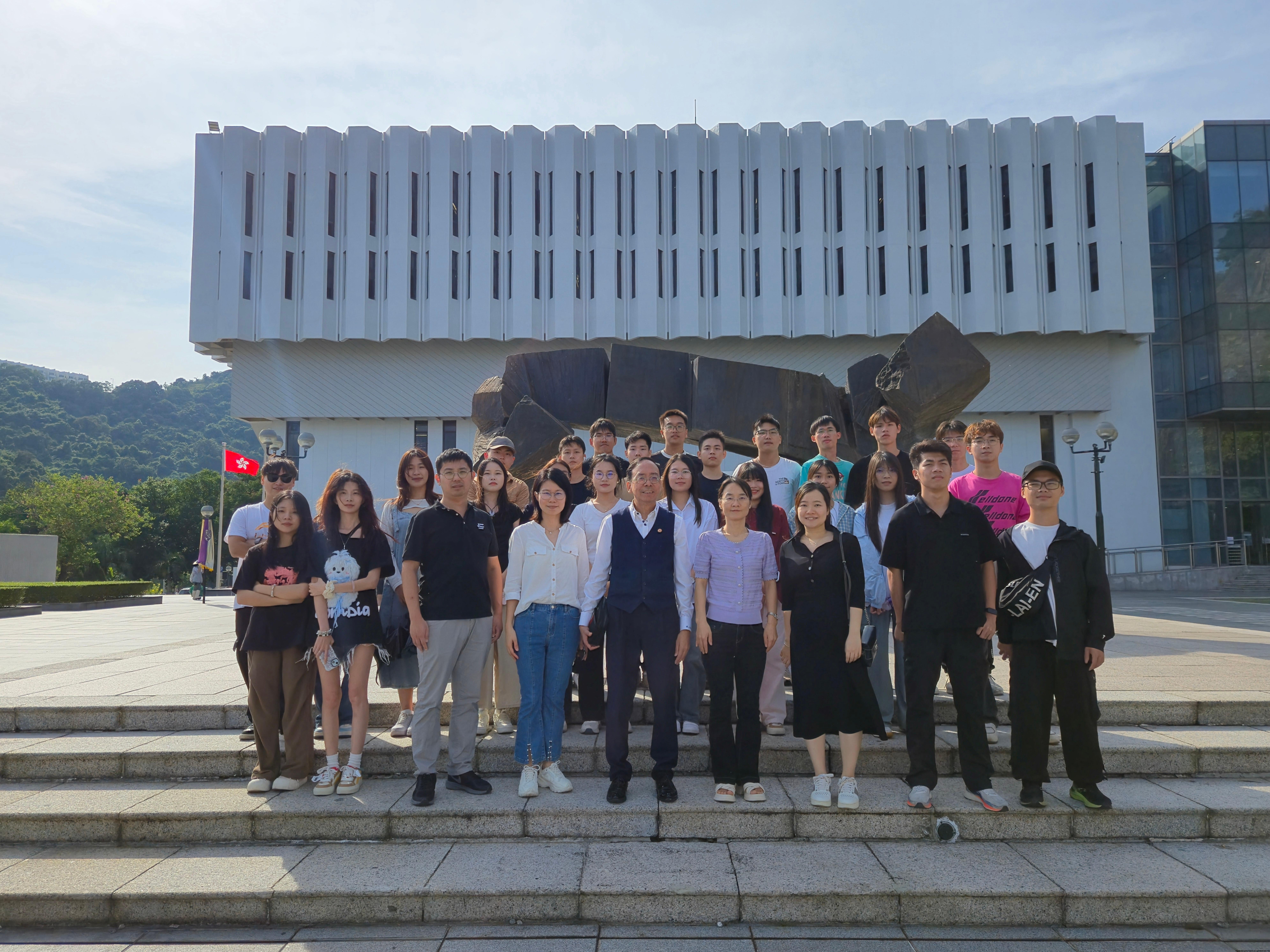 香港中文大学校史馆参观(1).jpg