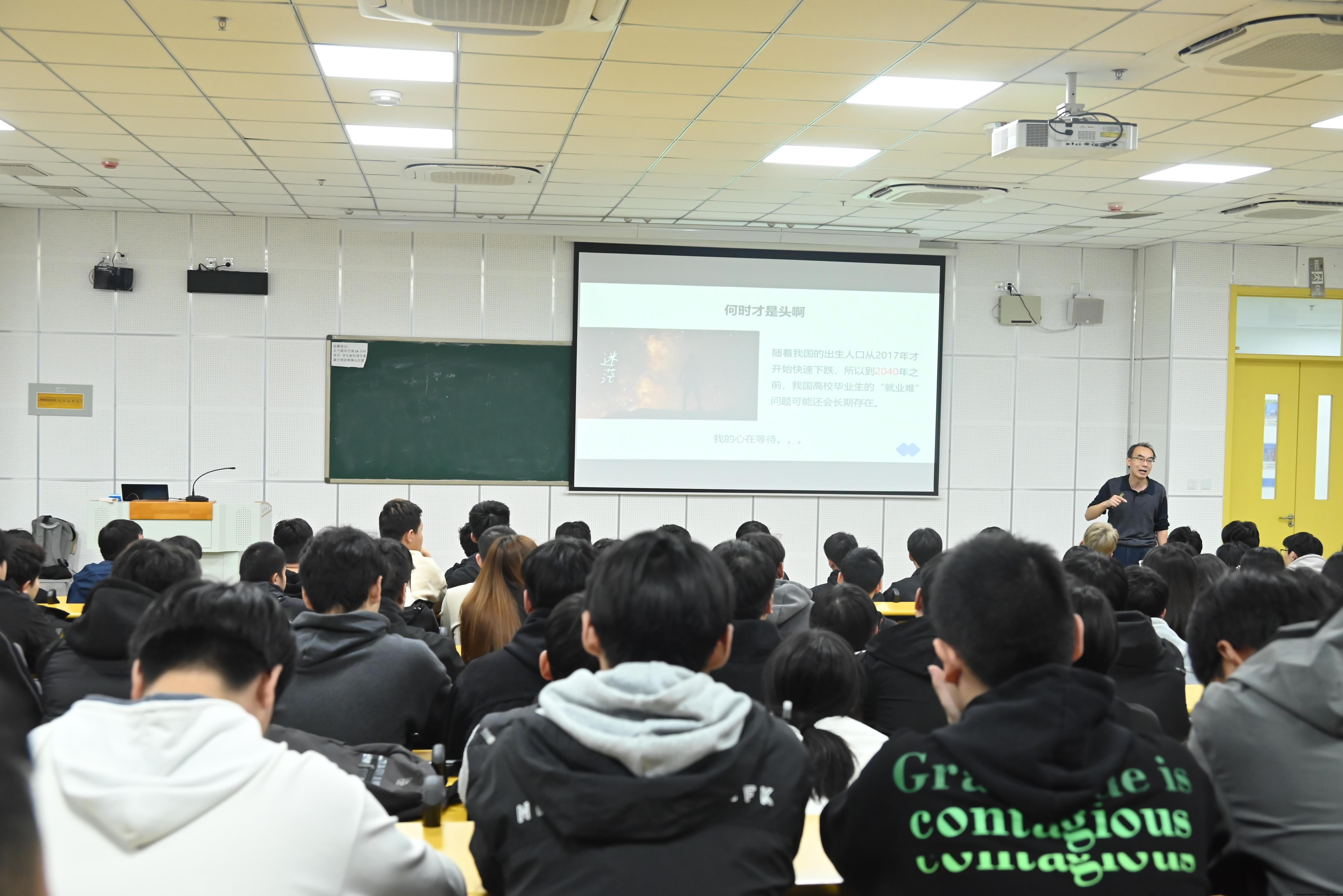 促进会召开中.jpg