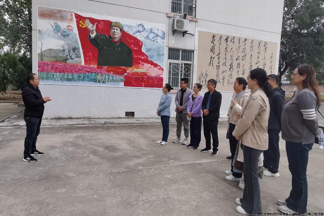 杨永军站长介绍场站情况.jpg