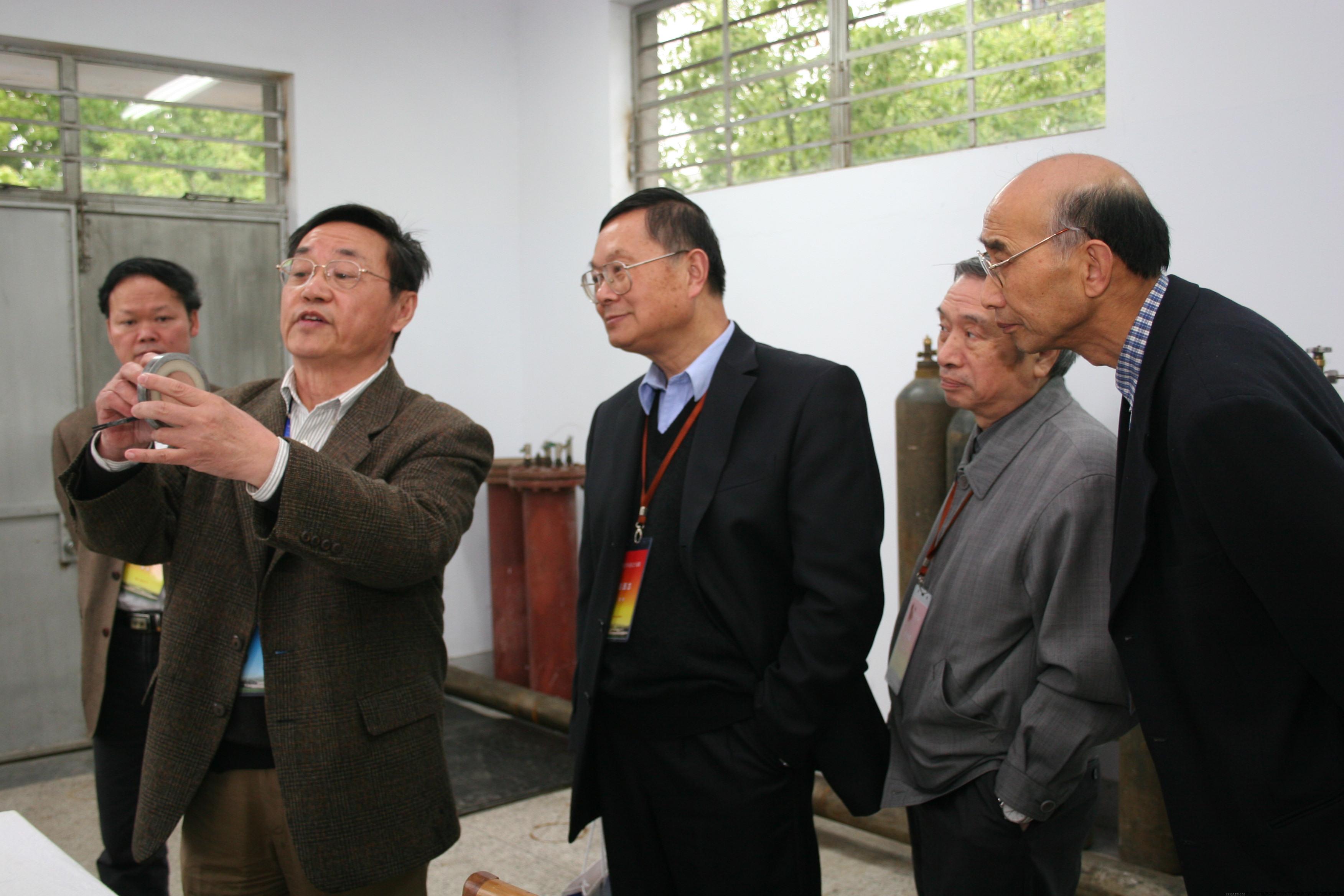 2-4.陈大年向专家组介绍.jpg