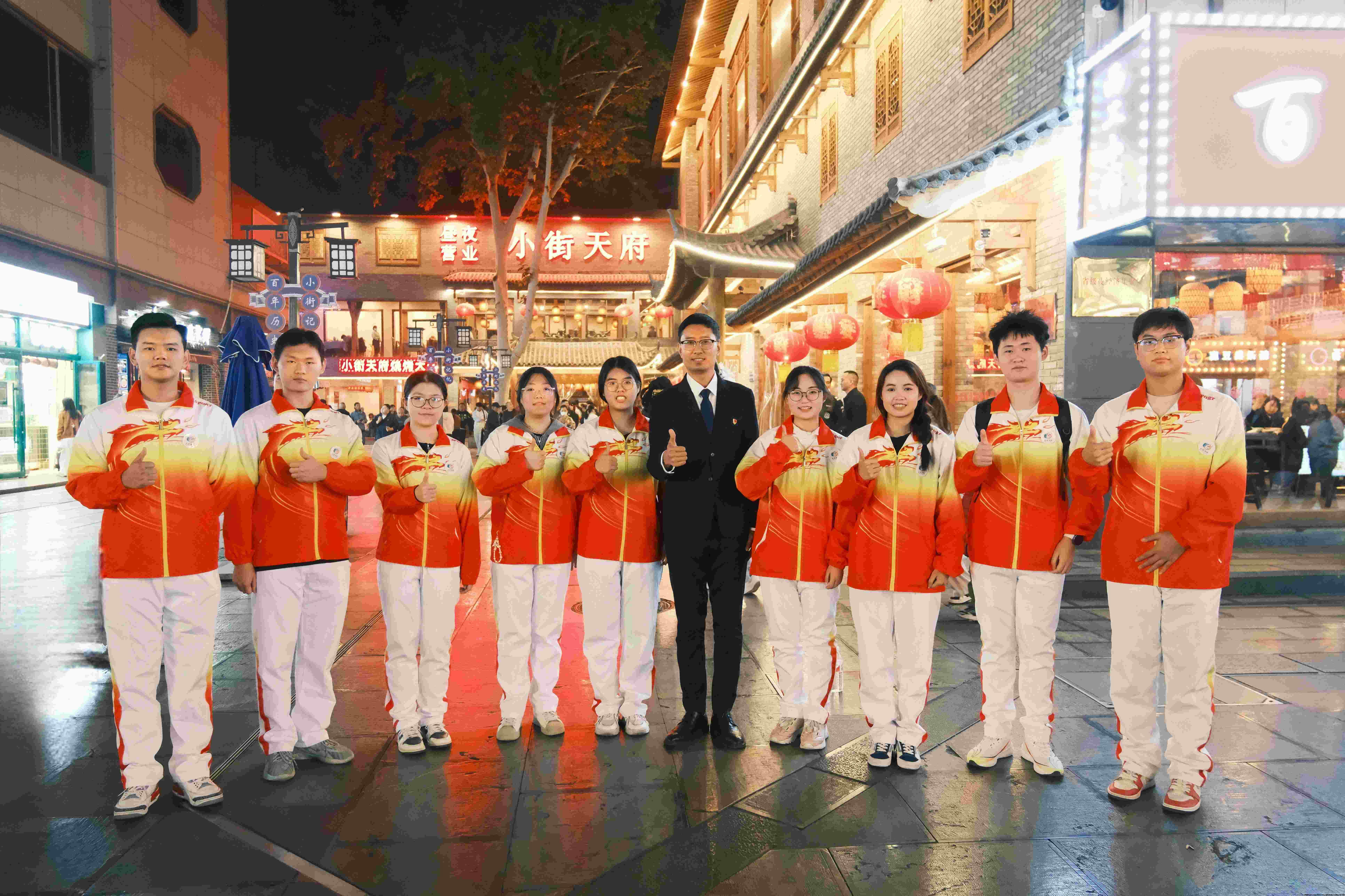 参观特色商业街区-西工小街.jpg 参观特色商业街区-西工小街.jpg