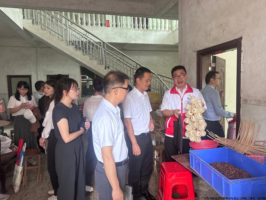 图3：走村入户调研.jpg