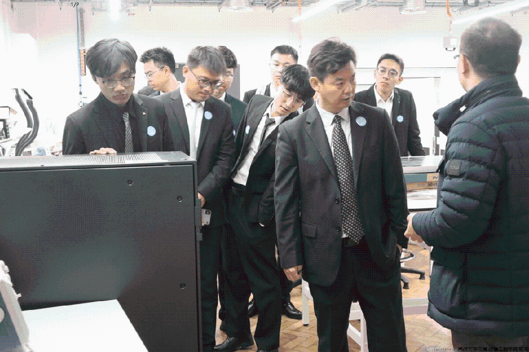 参观伦敦国王学院实验室集锦.gif