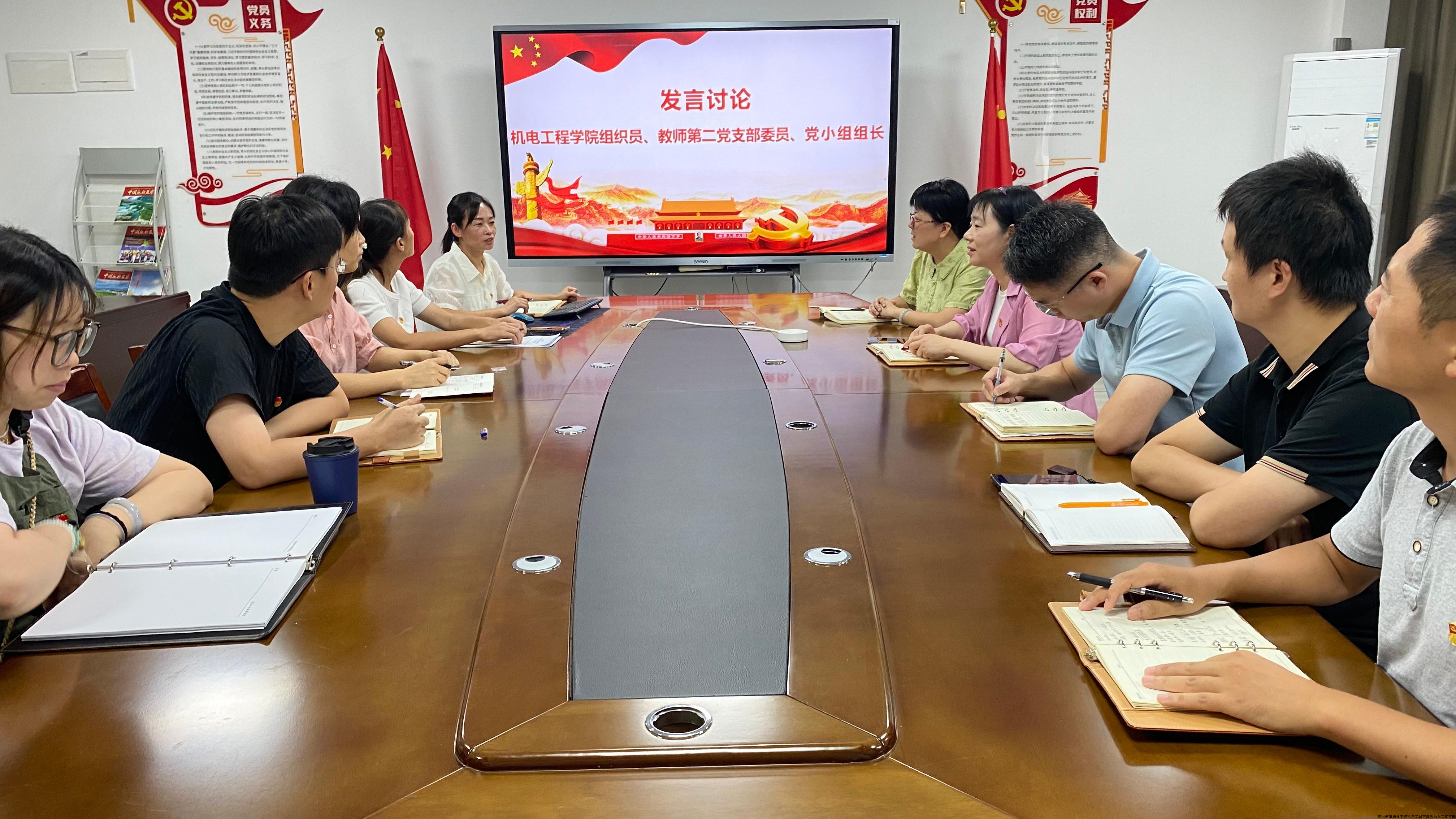 参会成员热烈讨论.jpg