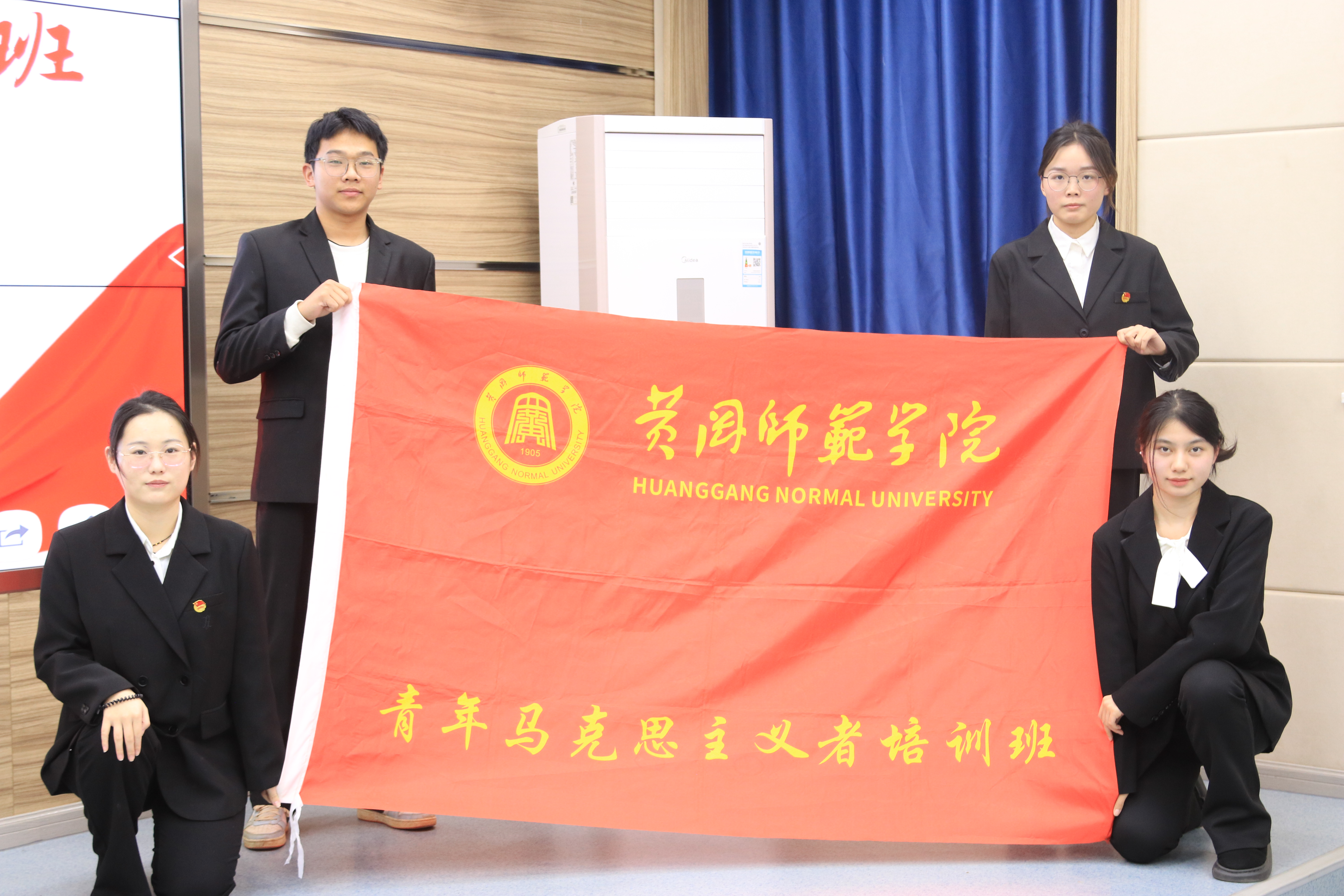 IMG_9745.JPG IMG_9745.JPG