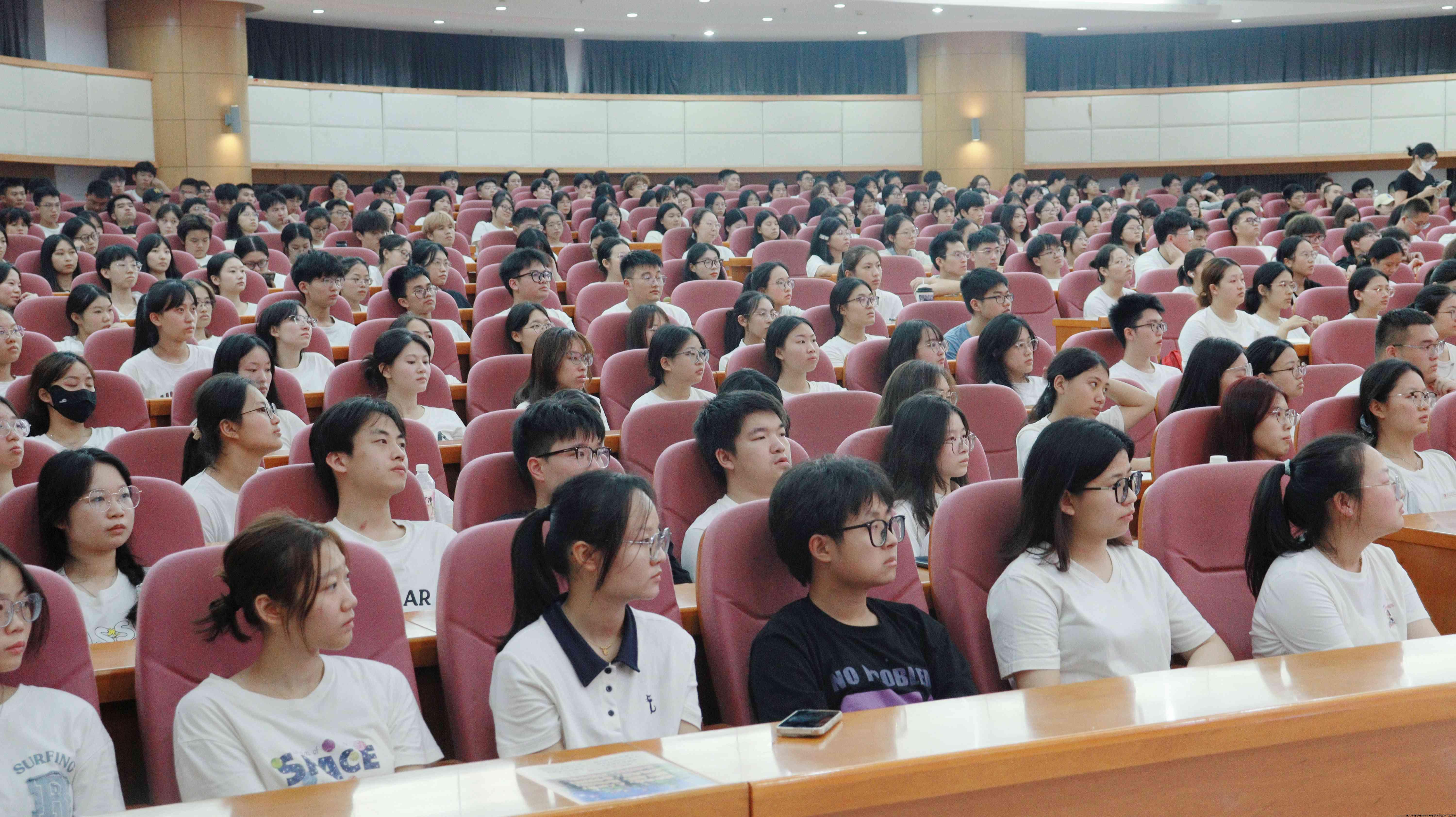 活动照片(3).jpg 活动照片(3).jpg