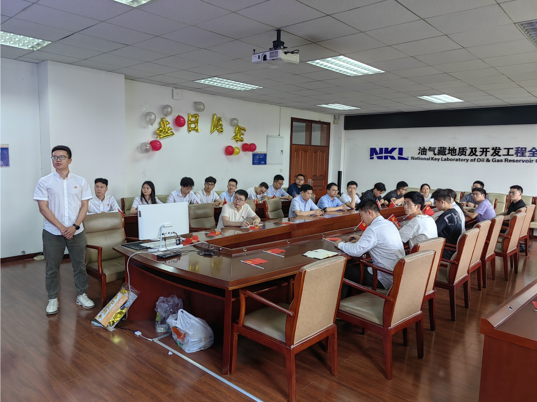 图为第四党小组同志领学。.jpg 图为第四党小组同志领学。.jpg