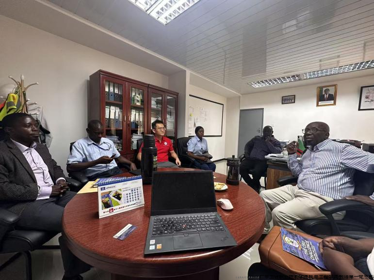 C:Users71099Desktop稿件、一周一篇中赞职教合作多点开花：课程标准申报研讨、订单班毕业双选会举行，铜版画赠礼传情谊图片 1