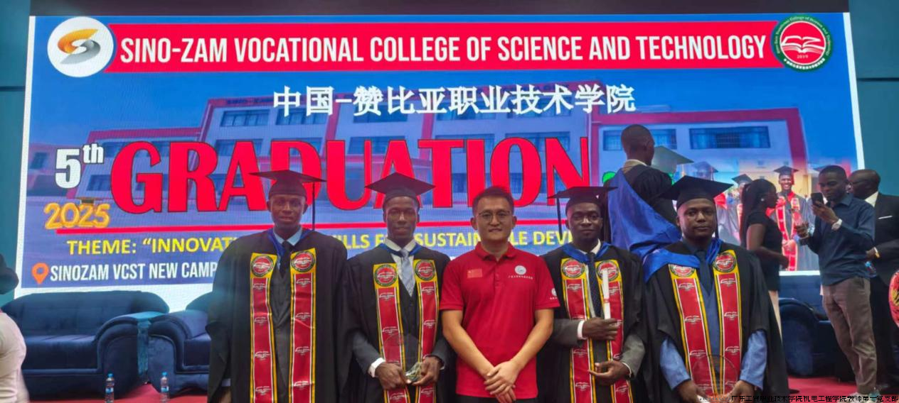 C:Users71099Desktop稿件、一周一篇中赞职教合作多点开花：课程标准申报研讨、订单班毕业双选会举行，铜版画赠礼传情谊图片 5