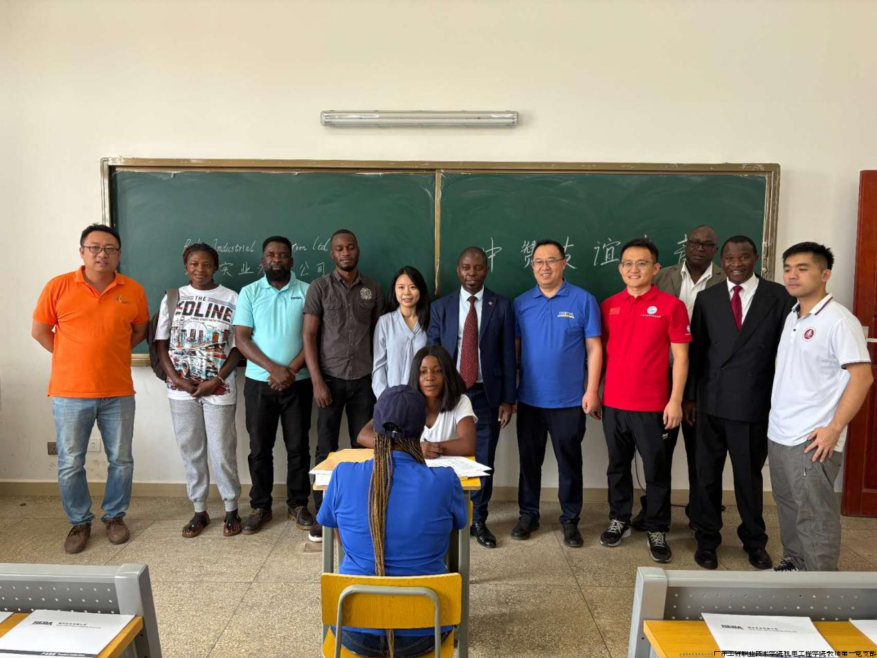 C:Users71099Desktop稿件、一周一篇中赞职教合作多点开花：课程标准申报研讨、订单班毕业双选会举行，铜版画赠礼传情谊图片 10